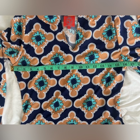 Tracy Negosian Spring Sheath Dress with Sleek Sleeves - Picture 5 of 10